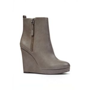 💸SOLD💸 Grey Nine West "Hartnsol" Booties